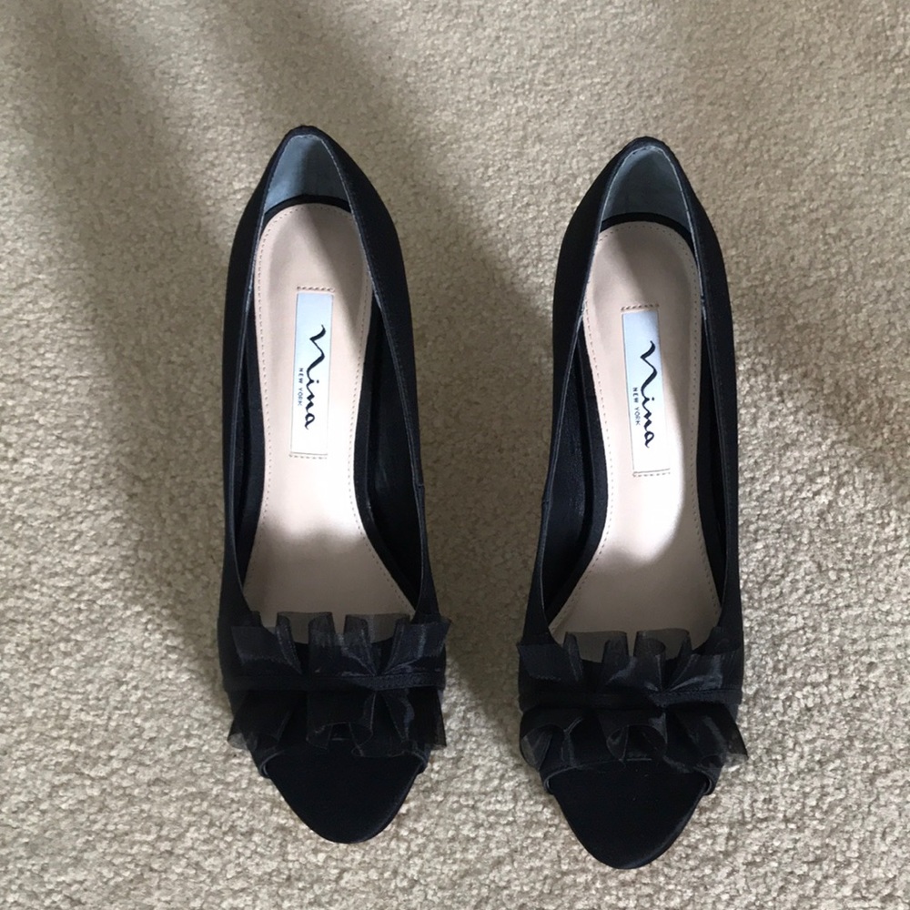 New never used black satin Nina raizel pump